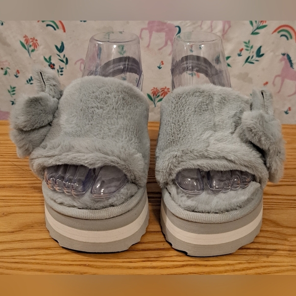 NWT Y2K Soft Grey Fuzzy Platform Comfy Preppy Peep Toe Sandal Shoe SZ 5 - Picture 2 of 6